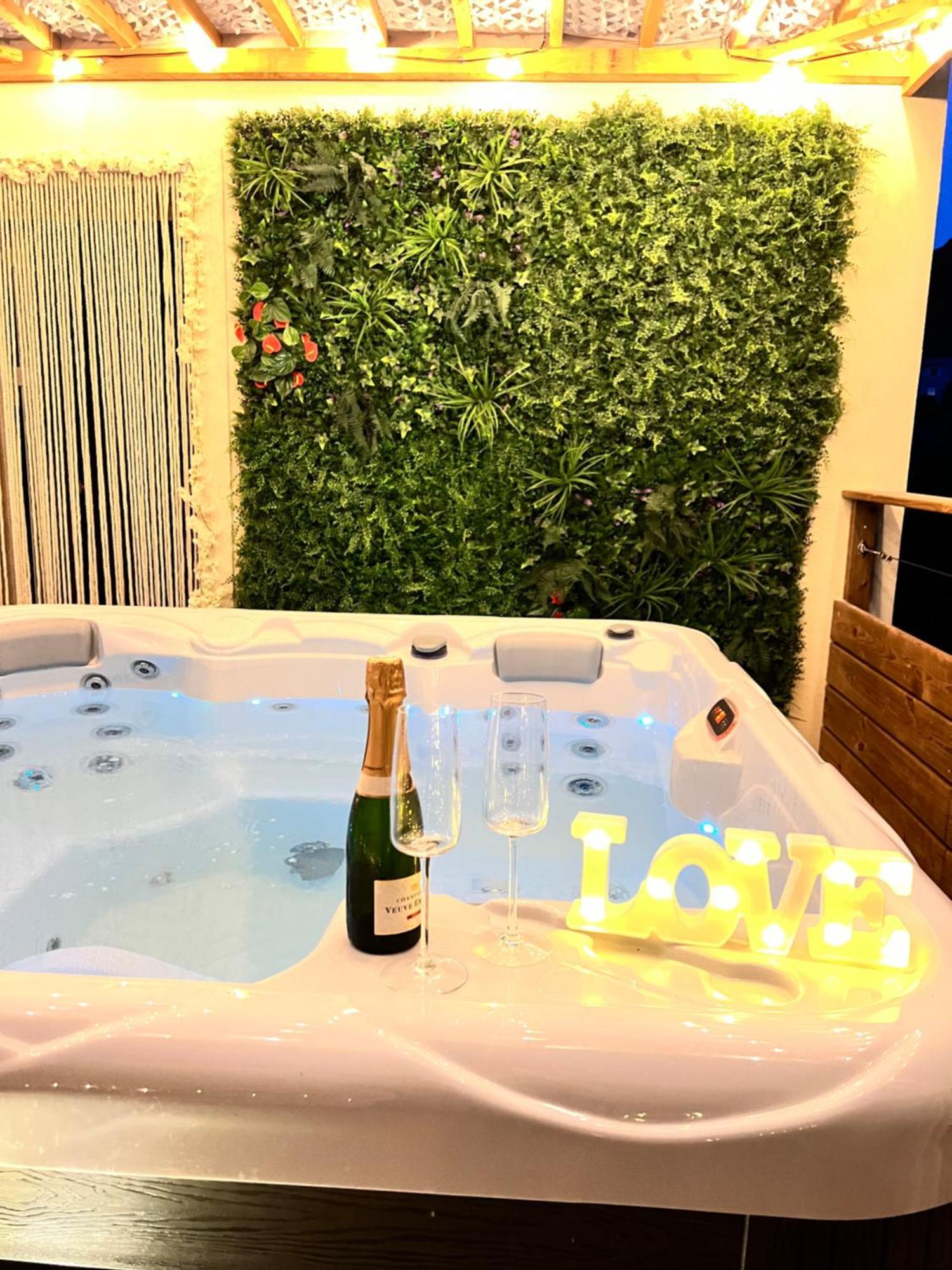 Love Room Tente Lodge Spa Mfg Chez C&C, Exclusivement Reservee Aux Adultes Cantaron 外观 照片