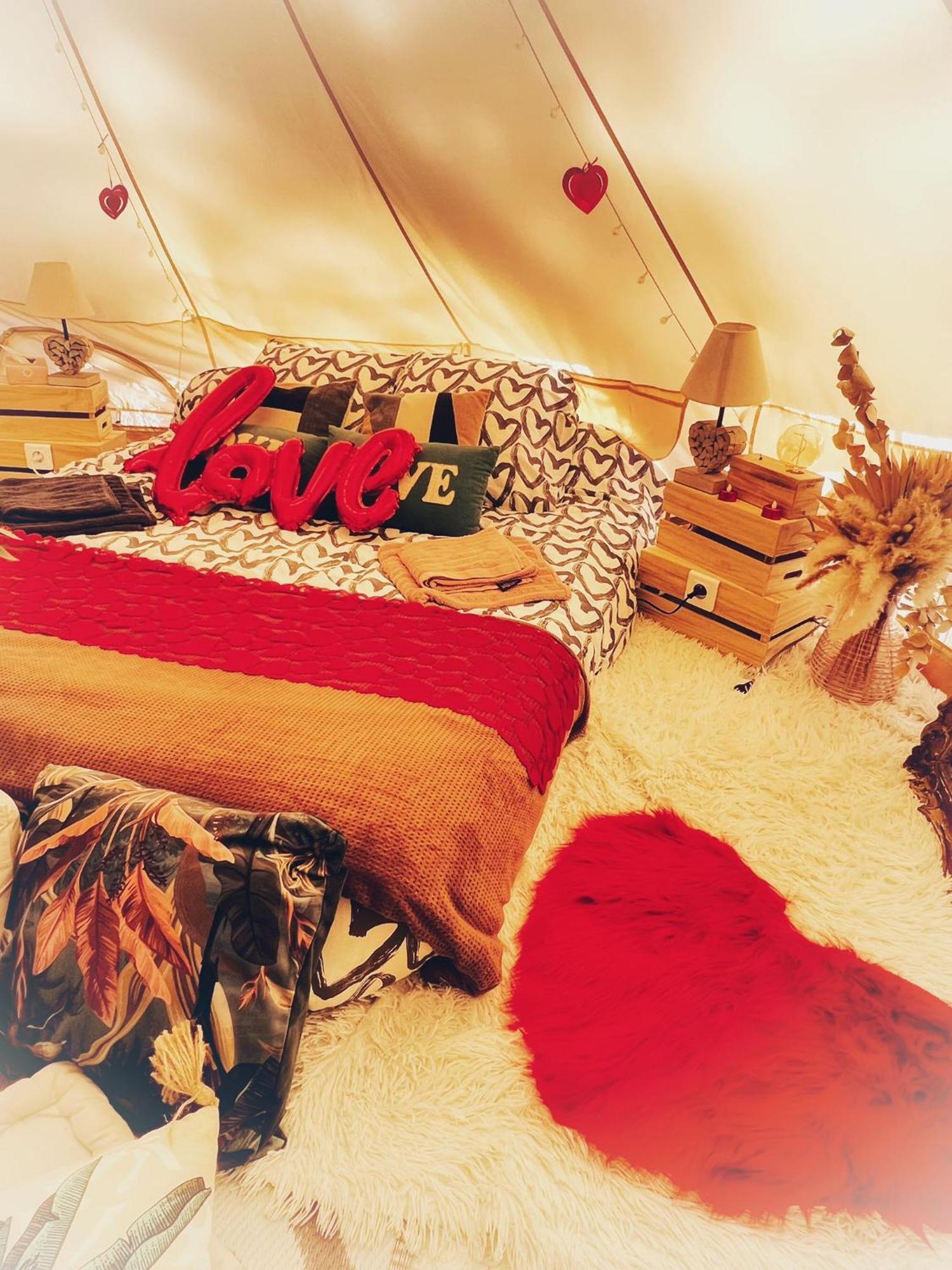 Love Room Tente Lodge Spa Mfg Chez C&C, Exclusivement Reservee Aux Adultes Cantaron 外观 照片