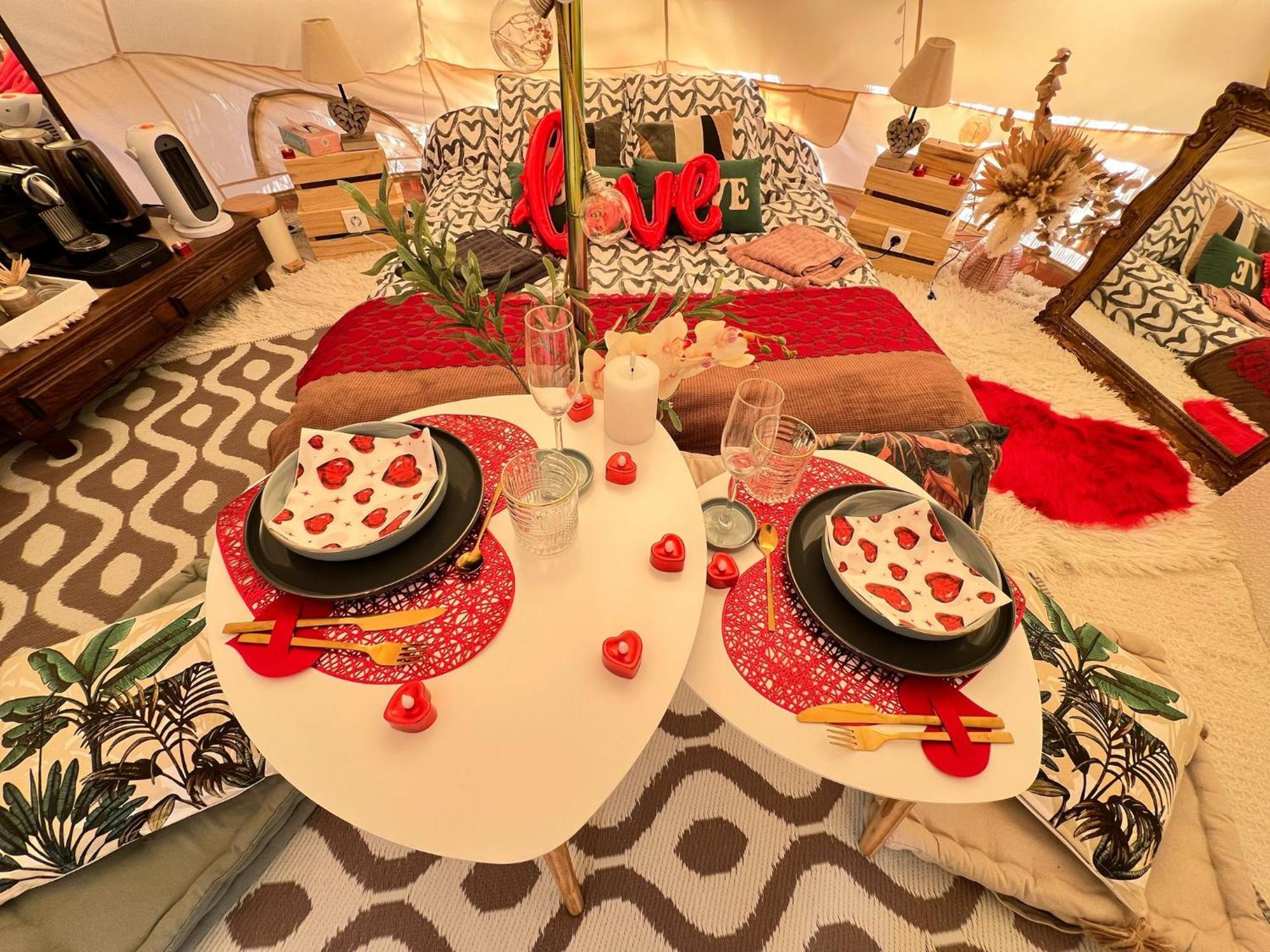 Love Room Tente Lodge Spa Mfg Chez C&C, Exclusivement Reservee Aux Adultes Cantaron 外观 照片